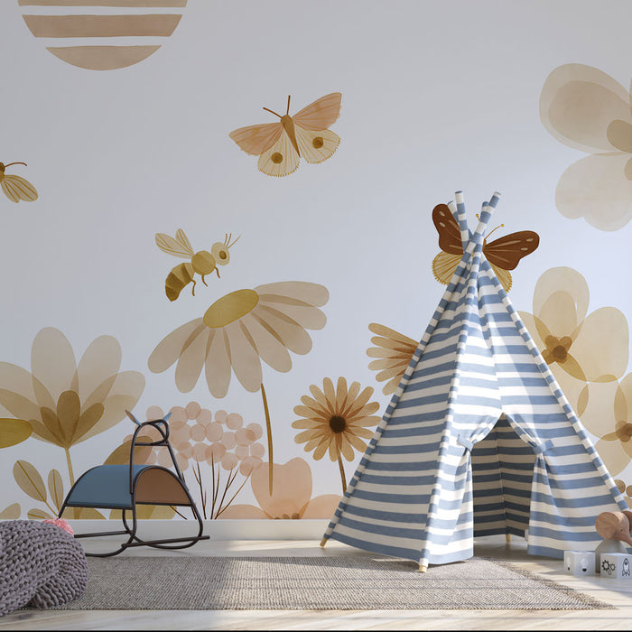 Une chambre d'enfant avec un papier peint illustrant des fleurs et des insectes dans des teintes douces, créant une atmosphère joyeuse et apaisante.