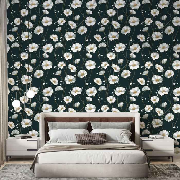 Une chambre moderne avec un papier peint floral sur fond vert foncé, aux motifs de fleurs blanches et dorées, créant une atmosphère élégante et apaisante.