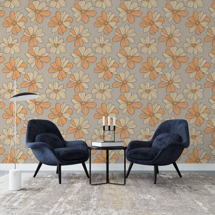 Un salon moderne avec un papier peint floral aux grandes fleurs orange et beige sur fond gris, créant une ambiance chaleureuse et accueillante.