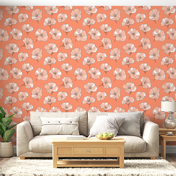 Un salon lumineux avec un papier peint floral aux grandes fleurs blanches sur fond corail, créant une ambiance chaleureuse et accueillante.