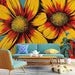 Papier peint floral éclatant avec grandes fleurs jaunes et rouges pour salon moderne