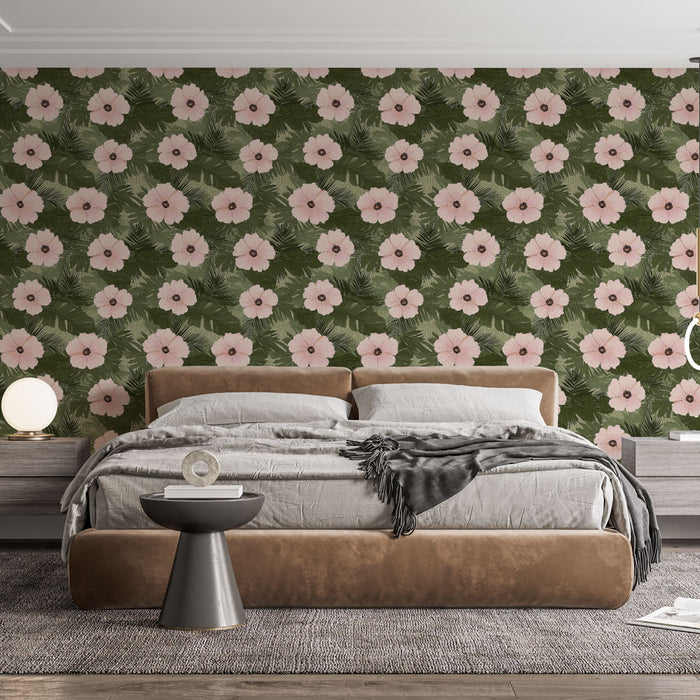 Une chambre moderne avec un papier peint floral aux grandes fleurs roses sur fond vert foncé, créant une ambiance chaleureuse et accueillante.