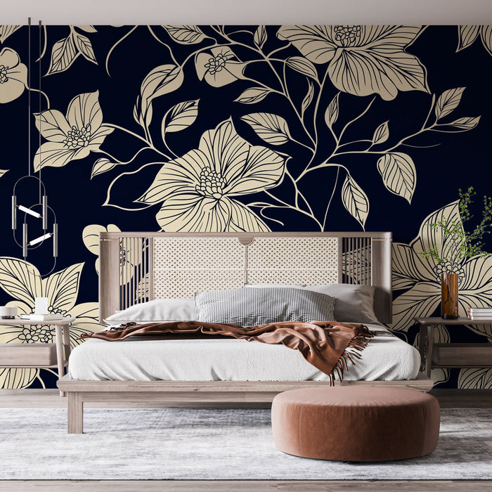 Une chambre moderne avec un papier peint floral crème sur fond bleu marine, créant une atmosphère élégante et apaisante.