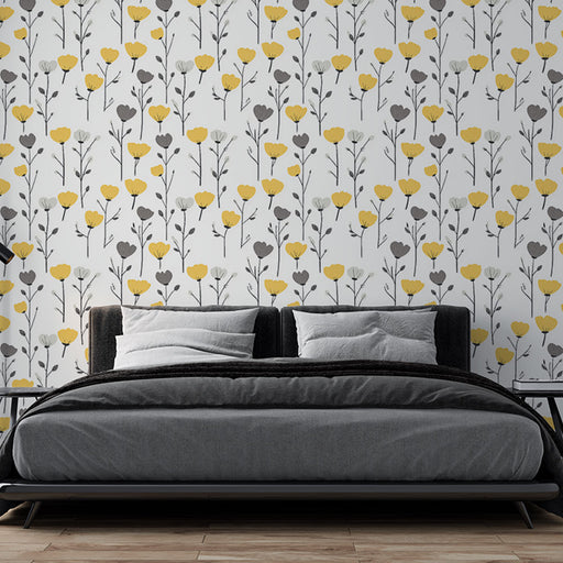 Une chambre moderne avec un papier peint floral blanc, jaune et gris, créant une atmosphère joyeuse et accueillante.