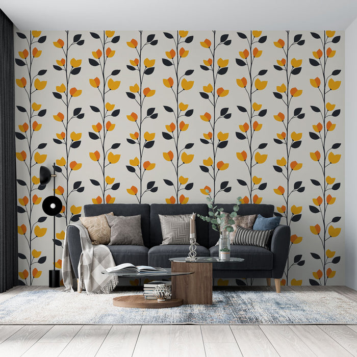 Un salon moderne avec un papier peint floral aux motifs de fleurs jaunes et noires sur fond clair, créant une ambiance chaleureuse et accueillante.