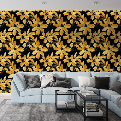 Un salon contemporain avec un papier peint floral aux grandes fleurs jaunes sur fond noir, créant une ambiance dynamique et chaleureuse.