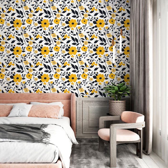 Une chambre lumineuse avec un papier peint floral aux motifs jaunes et noirs sur fond blanc, créant une atmosphère joyeuse et accueillante.