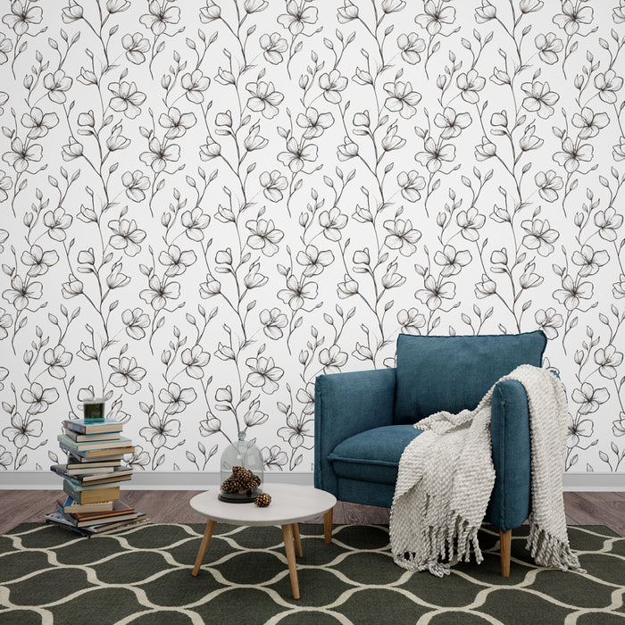 Une pièce moderne avec un papier peint floral noir et blanc, aux motifs délicats de fleurs, créant une ambiance douce et élégante.