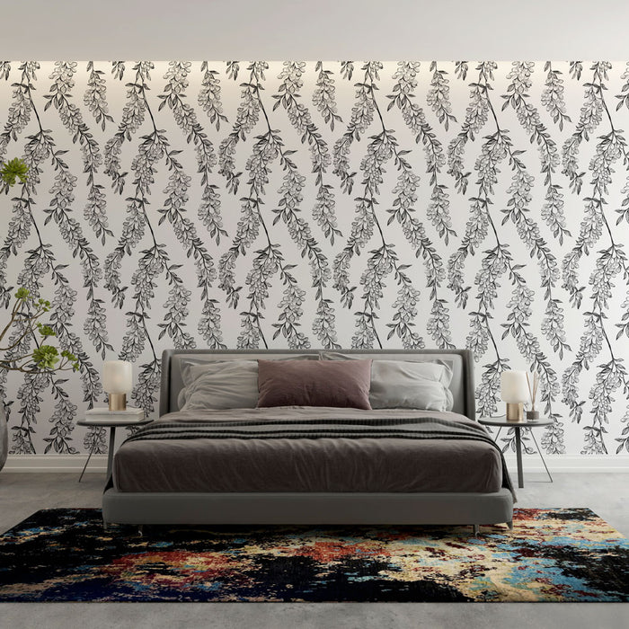 Une chambre moderne avec un papier peint floral noir et blanc représentant des grappes de fleurs, créant une atmosphère élégante et apaisante.