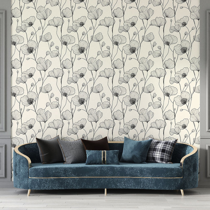 Un salon élégant avec un papier peint floral noir et blanc représentant des fleurs délicates sur un fond clair, créant une atmosphère douce et artistique.