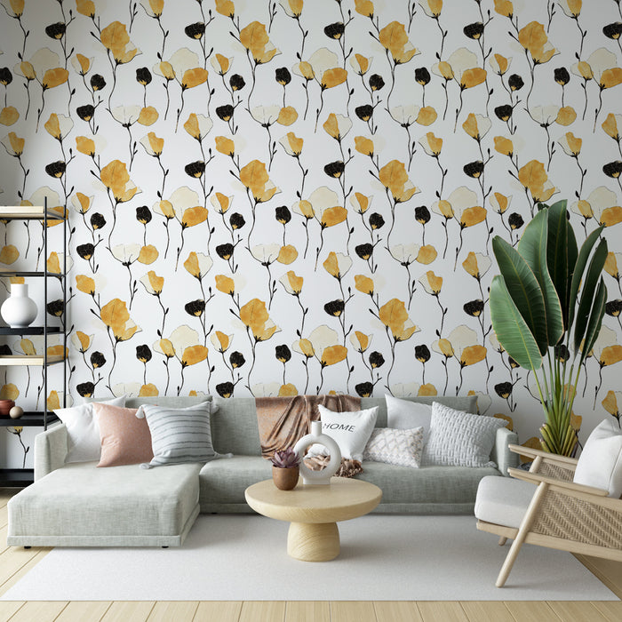 Un salon lumineux avec un papier peint floral aux motifs de fleurs jaunes et noires sur fond blanc, créant une ambiance chaleureuse et accueillante.