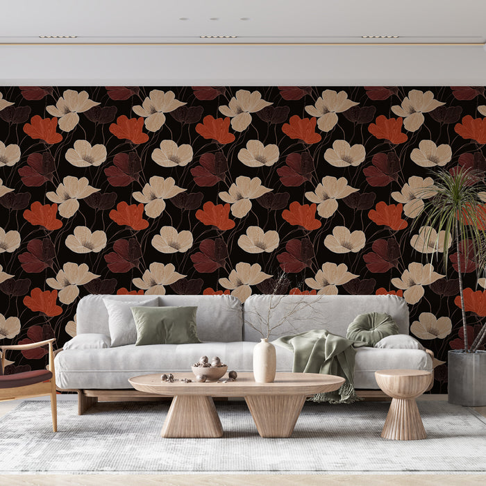 Un salon moderne avec un papier peint floral sur fond noir, mêlant des fleurs blanches, rouges et marron, créant une ambiance chaleureuse et élégante.
