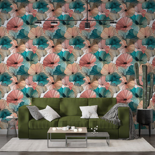 Un salon moderne avec un papier peint floral aux grandes fleurs colorées dans des teintes de rose, turquoise et beige, créant une ambiance fraîche et accueillante.