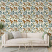 Un salon contemporain avec un papier peint floral aux motifs colorés de fleurs et de feuilles dans des teintes douces de bleu, vert et marron, créant une ambiance chaleureuse et accueillante.