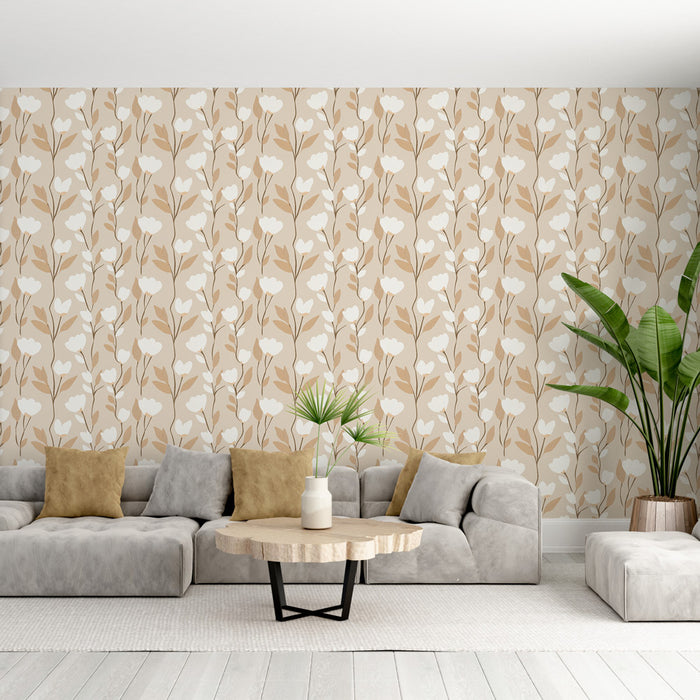 Un salon moderne avec un papier peint floral beige et blanc, aux motifs délicats de fleurs, créant une atmosphère douce et apaisante.