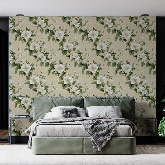 Une chambre moderne avec un papier peint floral beige orné de grandes fleurs blanches et de feuillages verts, créant une atmosphère douce et apaisante.