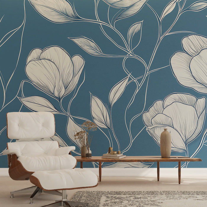Une pièce moderne avec un papier peint floral bleu profond aux motifs délicats en blanc, créant une ambiance élégante et apaisante.
