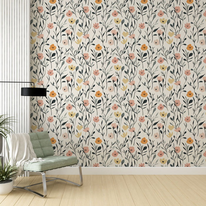 Une pièce lumineuse avec un papier peint floral aux teintes douces de rose, jaune et vert sur fond crème, créant une atmosphère fraîche et accueillante.