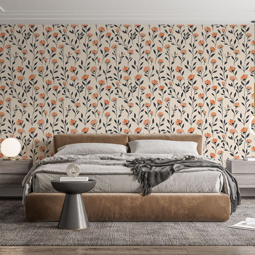 Une chambre moderne avec un papier peint floral beige orné de délicates fleurs orange et de feuillages noirs, créant une ambiance chaleureuse et accueillante.