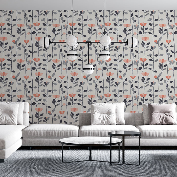 Un salon moderne avec un papier peint floral aux motifs de fleurs roses et feuilles grises sur fond clair, créant une ambiance douce et accueillante.