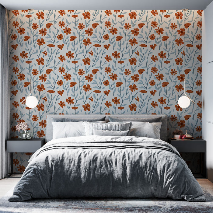 Une chambre élégante avec un papier peint floral bleu clair et motifs floraux rouge brique, créant une atmosphère chaleureuse et accueillante.