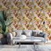 Un salon moderne avec un papier peint floral aux motifs de feuilles et fruits dans des teintes chaudes, créant une atmosphère accueillante et naturelle.