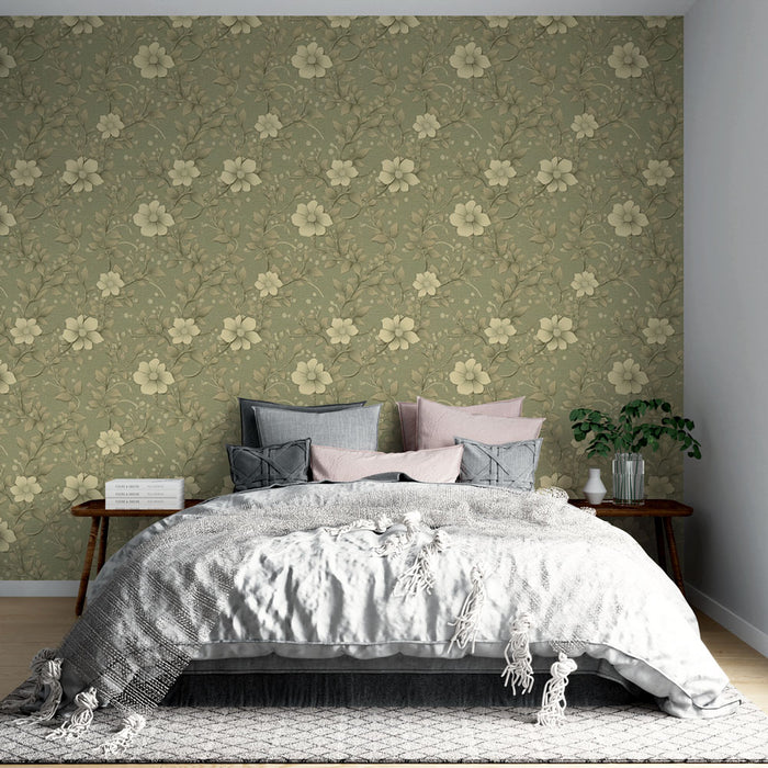 Une chambre apaisante avec un papier peint floral beige aux motifs délicats sur fond vert, créant une atmosphère douce et naturelle.
