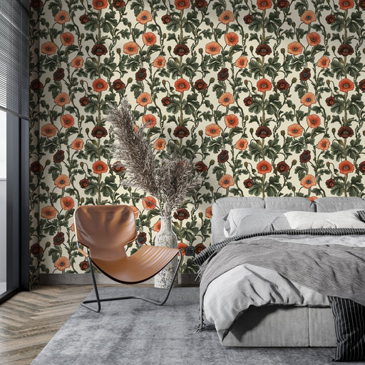 Une chambre moderne avec un papier peint floral aux motifs de coquelicots rouges et noirs sur fond crème, créant une atmosphère chaleureuse et accueillante.