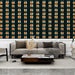 Une pièce de salon moderne avec un papier peint floral sur fond noir, présentant des fleurs orange et blanches, créant une ambiance chaleureuse et dynamique.