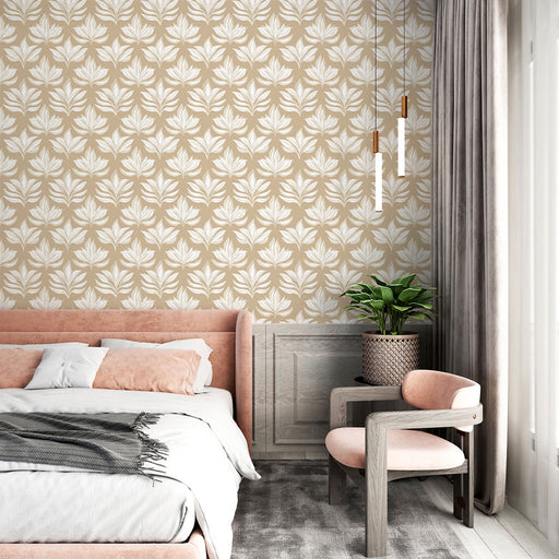 Une chambre moderne avec un papier peint floral beige et blanc aux motifs délicats, créant une ambiance douce et apaisante.