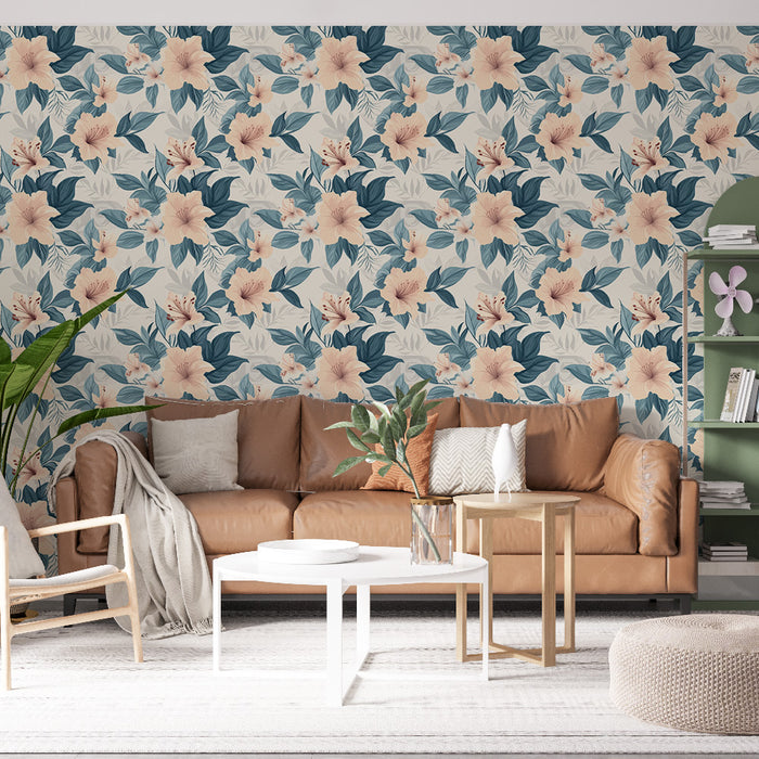 Un salon lumineux avec un papier peint floral aux grandes fleurs roses et feuilles vertes, créant une ambiance fraîche et accueillante.