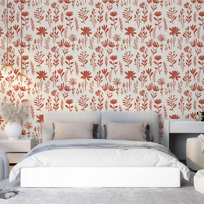 Une chambre moderne avec un papier peint floral aux motifs rouges sur fond clair, créant une ambiance chaleureuse et accueillante.
