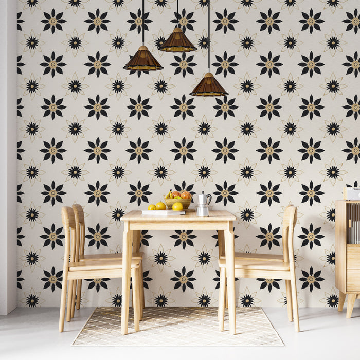 Une salle à manger lumineuse avec un papier peint floral noir et beige, aux motifs étoilés, créant une ambiance à la fois élégante et chaleureuse.