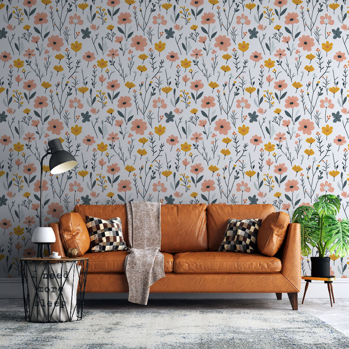 Un salon contemporain avec un papier peint floral aux teintes douces de rose, jaune et gris, créant une ambiance chaleureuse et accueillante.