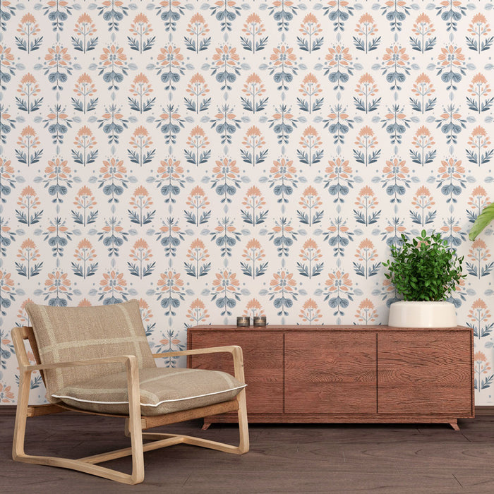 Une pièce moderne avec un papier peint floral aux motifs délicats en bleu et pêche sur fond clair, créant une ambiance douce et accueillante.