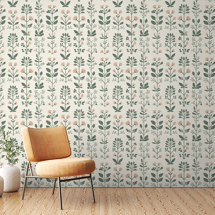 Une pièce lumineuse avec un papier peint floral aux motifs délicats de fleurs roses et feuillages verts sur fond clair, créant une ambiance douce et apaisante.