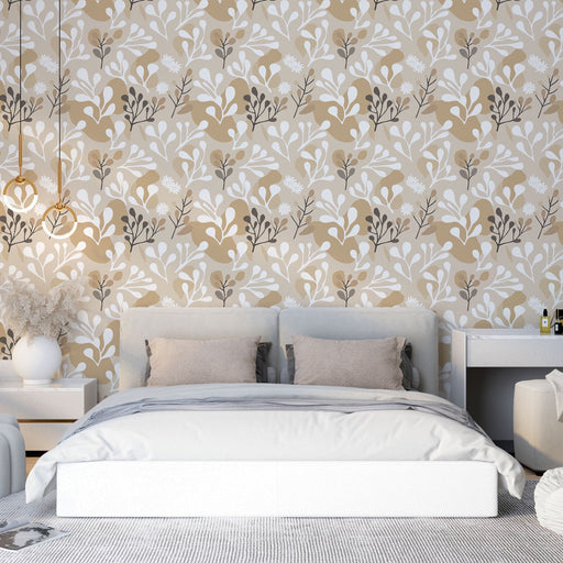 Une chambre moderne avec un papier peint floral aux teintes beige, blanc et noir, créant une atmosphère douce et apaisante.