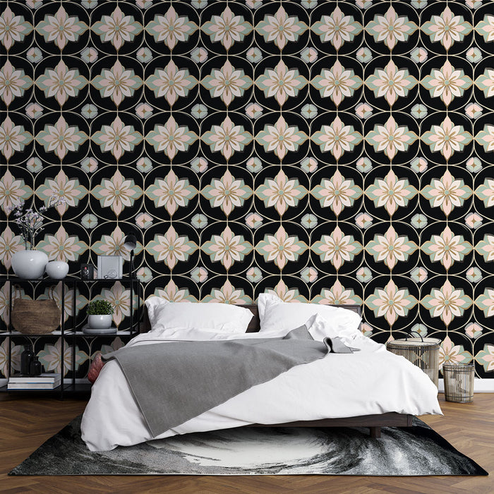 Une chambre moderne avec un papier peint floral aux motifs élégants sur fond noir, mêlant des teintes pastel apaisantes et une ambiance chic.