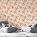 Un salon moderne avec un papier peint floral aux teintes douces de pêche et rose, créant une atmosphère chaleureuse et accueillante.