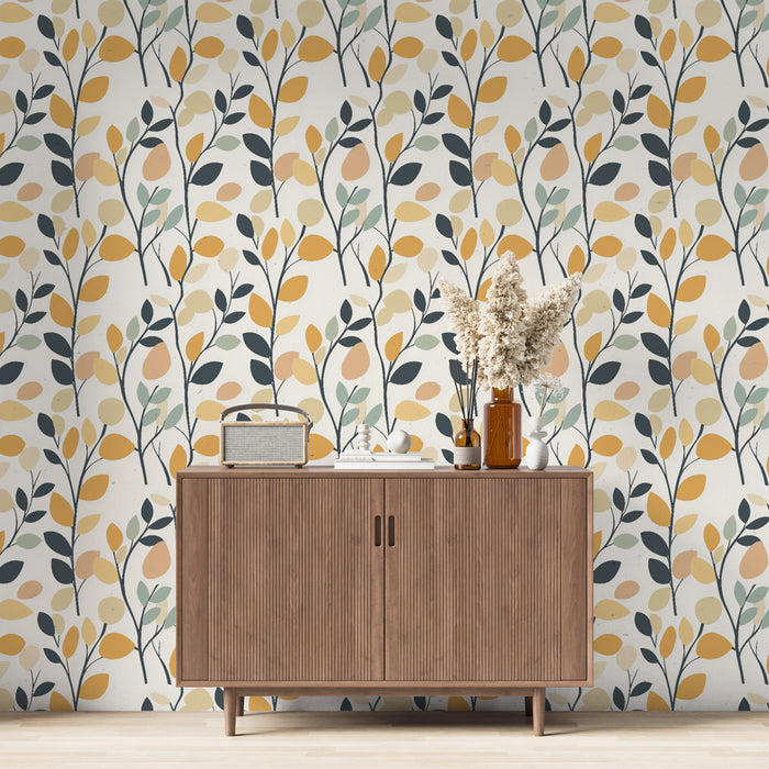 Une pièce moderne avec un papier peint floral aux motifs de feuilles et de fruits dans des teintes jaunes, vertes et noires, créant une ambiance chaleureuse et accueillante.