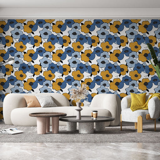 Un salon moderne avec un papier peint floral aux motifs colorés de fleurs bleues et jaunes sur fond blanc, créant une ambiance joyeuse et dynamique.