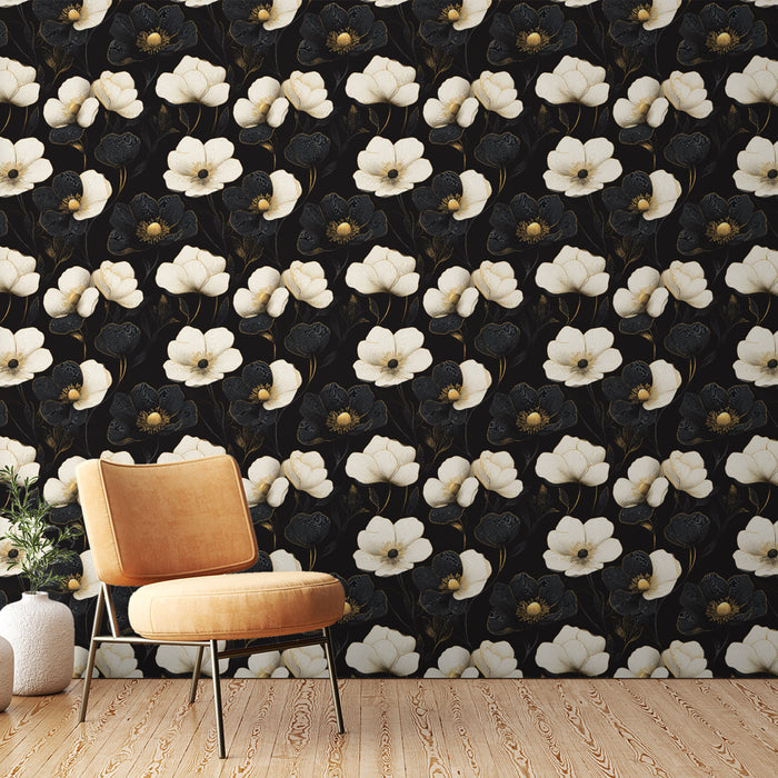 Une pièce moderne avec un papier peint floral noir, orné de fleurs blanches et noires, créant une ambiance élégante et sophistiquée.