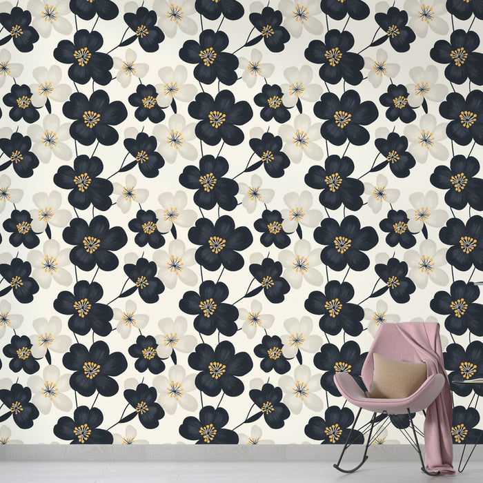 Une chambre élégante avec un papier peint floral noir et blanc, orné de fleurs stylisées et de touches dorées, créant une atmosphère sophistiquée et apaisante.