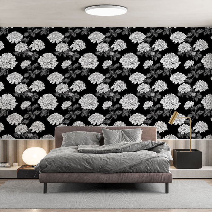 Une chambre moderne avec un papier peint floral noir et blanc, présentant de grandes fleurs délicates qui créent une ambiance élégante et sophistiquée.