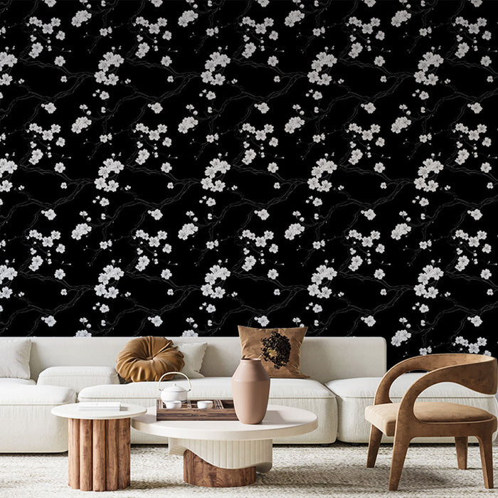 Un salon contemporain avec un papier peint floral noir et blanc, aux motifs délicats de fleurs, créant une ambiance élégante et apaisante.