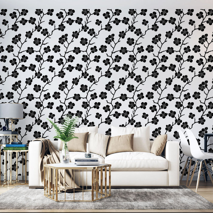 Un salon contemporain avec un papier peint floral noir sur fond blanc, créant une atmosphère élégante et dynamique.