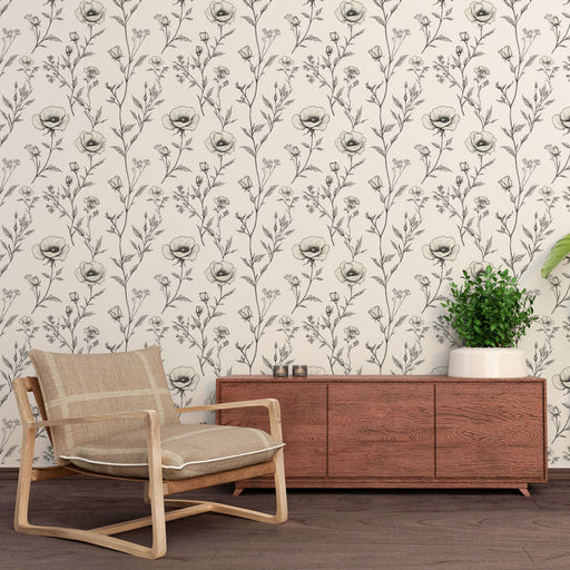 Une pièce moderne avec un papier peint floral noir et blanc représentant des fleurs délicates sur un fond clair, créant une ambiance élégante et apaisante.