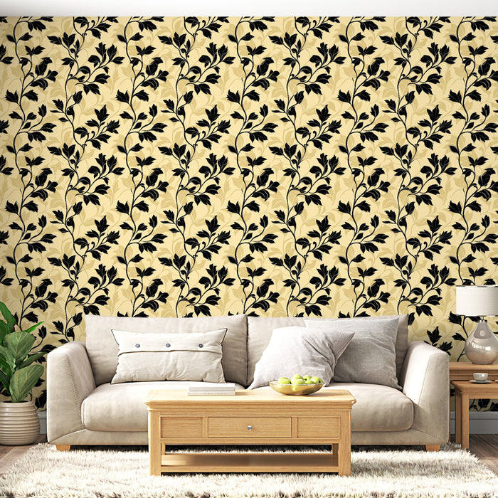 Un salon lumineux avec un papier peint floral noir sur fond beige, créant une ambiance élégante et chaleureuse.