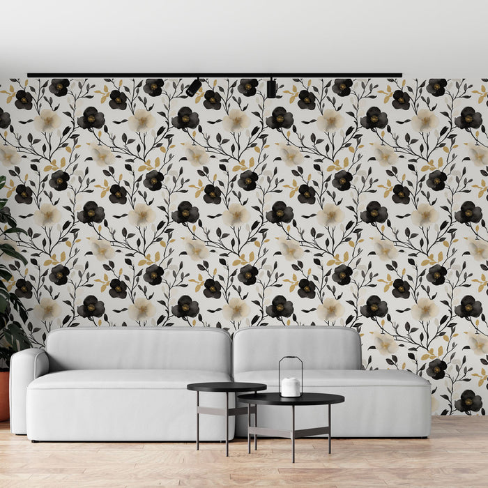 Un salon moderne avec un papier peint floral noir, beige et doré, créant une ambiance élégante et chaleureuse grâce à ses motifs délicats.