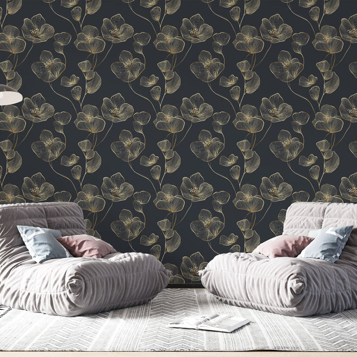 Une pièce moderne avec un papier peint floral aux motifs délicats de fleurs dorées sur fond noir, créant une ambiance élégante et chaleureuse.